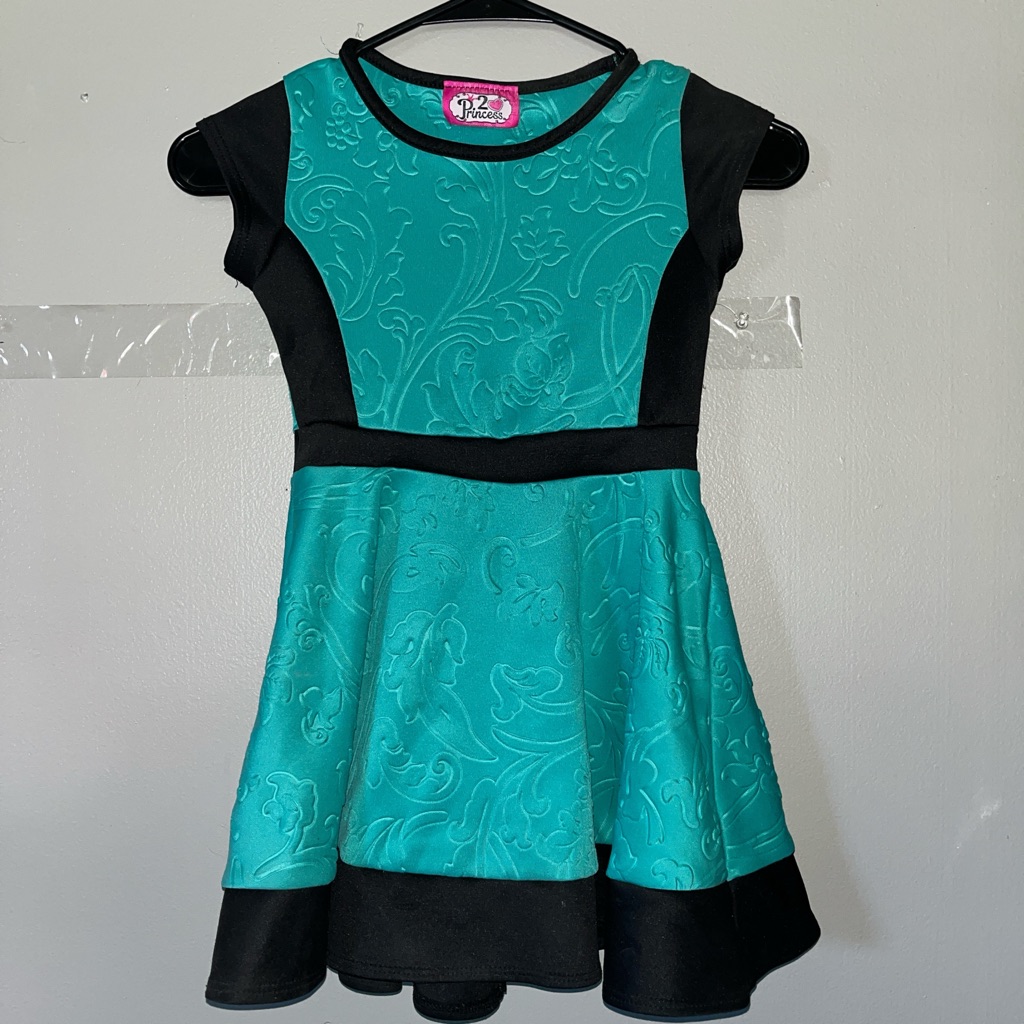 P2 Princess Girls&acirc; Dress Previously Owned